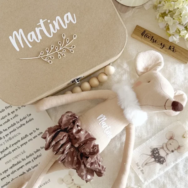 Regalo Ratoncito Pérez personalizado: kit con maletín abierto, Joy, bolsita y caja corazón
