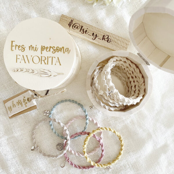 Juego de pulseras de macramé. regalos personalizados