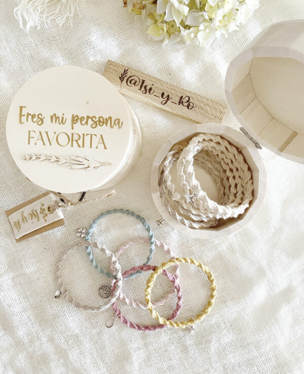 Juego de pulseras de macramé. regalos personalizados