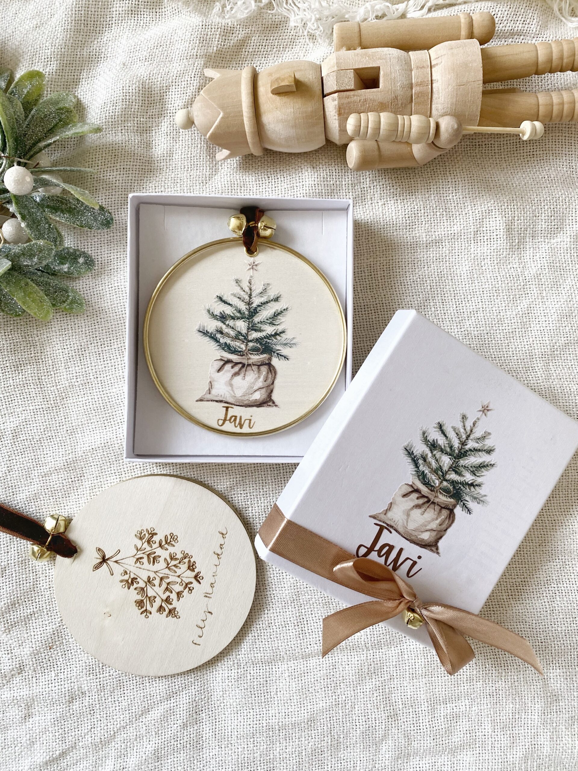 Adorno navideño grabado ilustrado