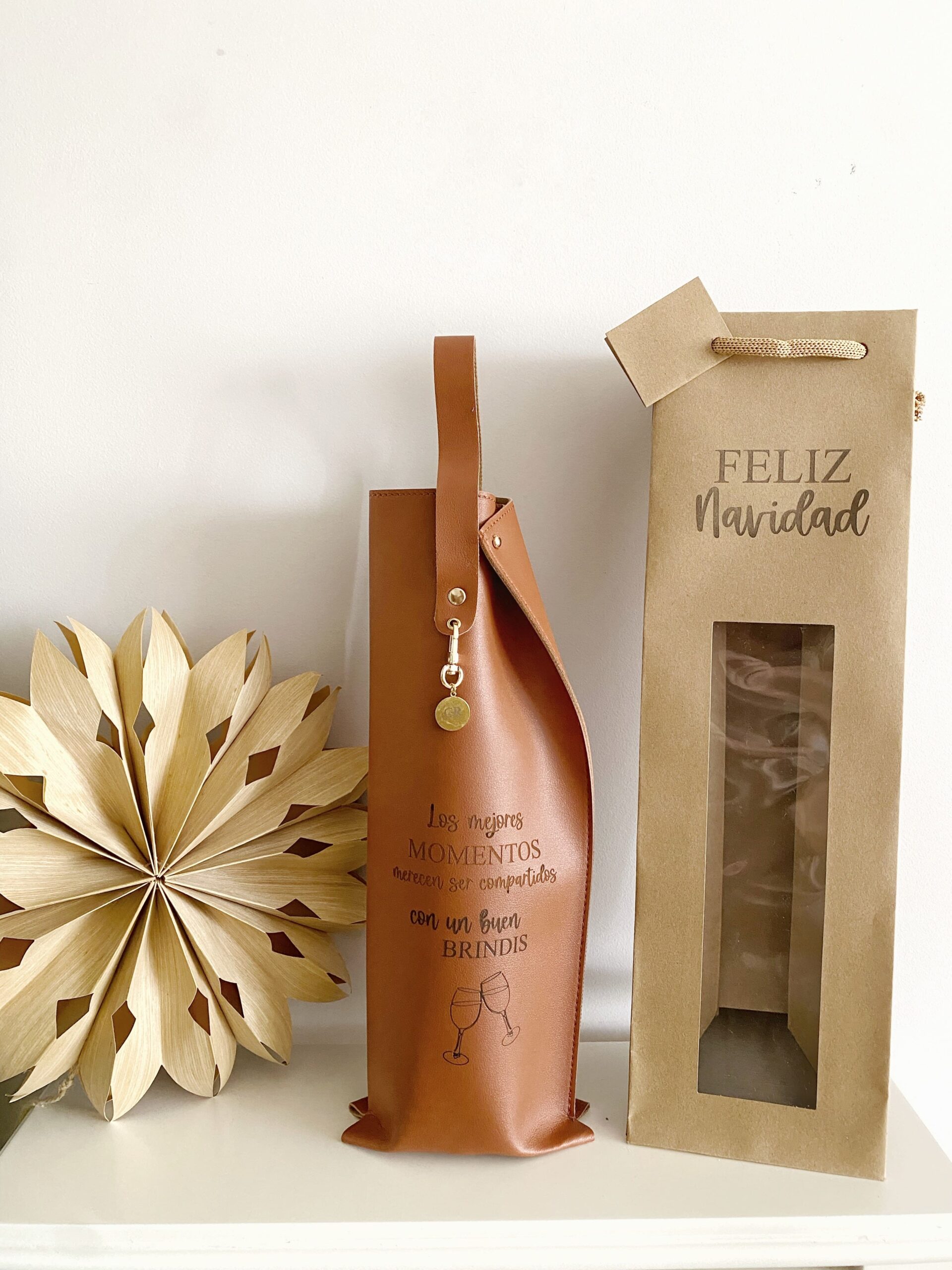 Botellero elegante para vinos con grabado personalizado y packaging de lujo