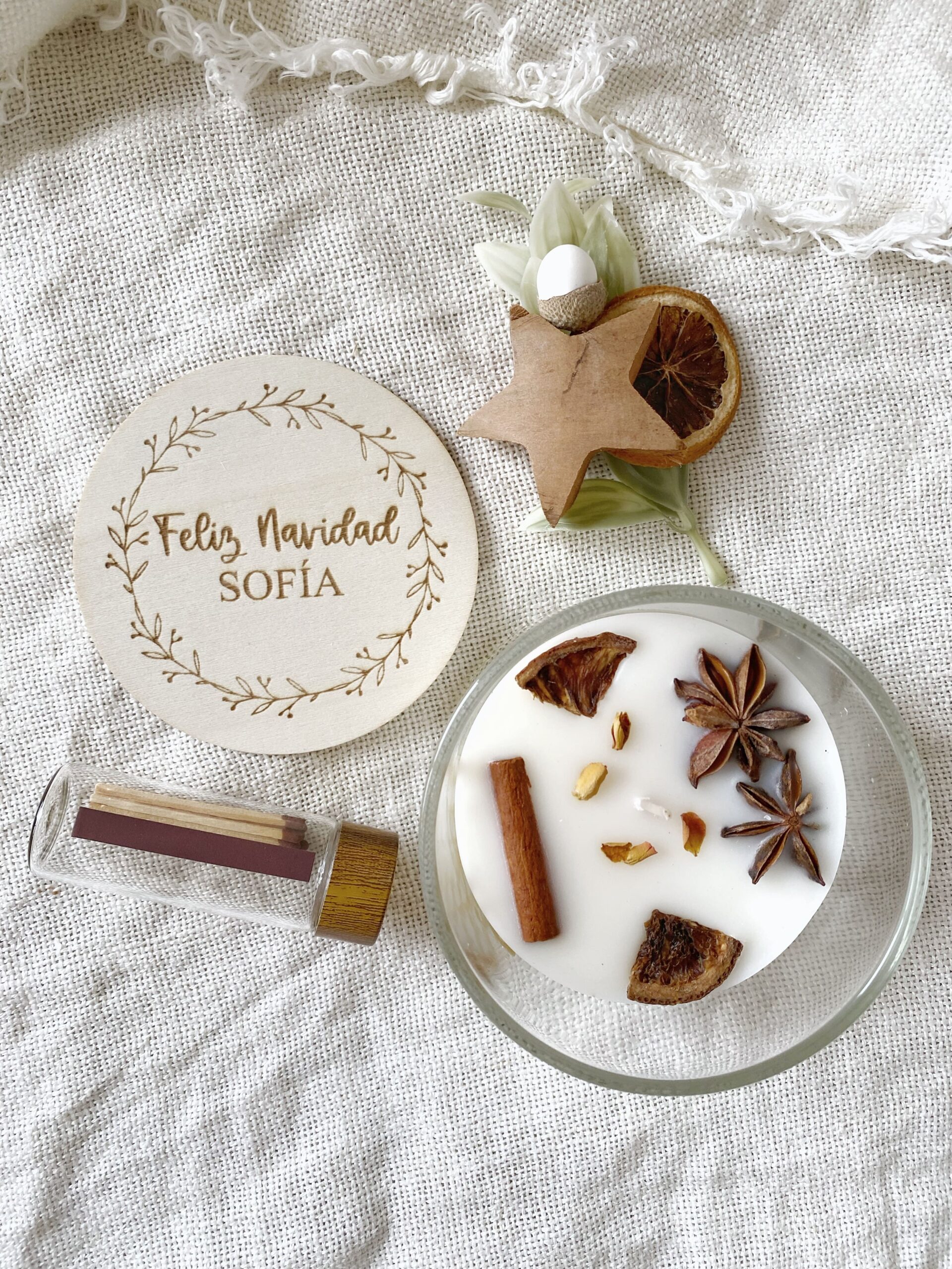 Vela navideña personalizada en caja de regalo a juego