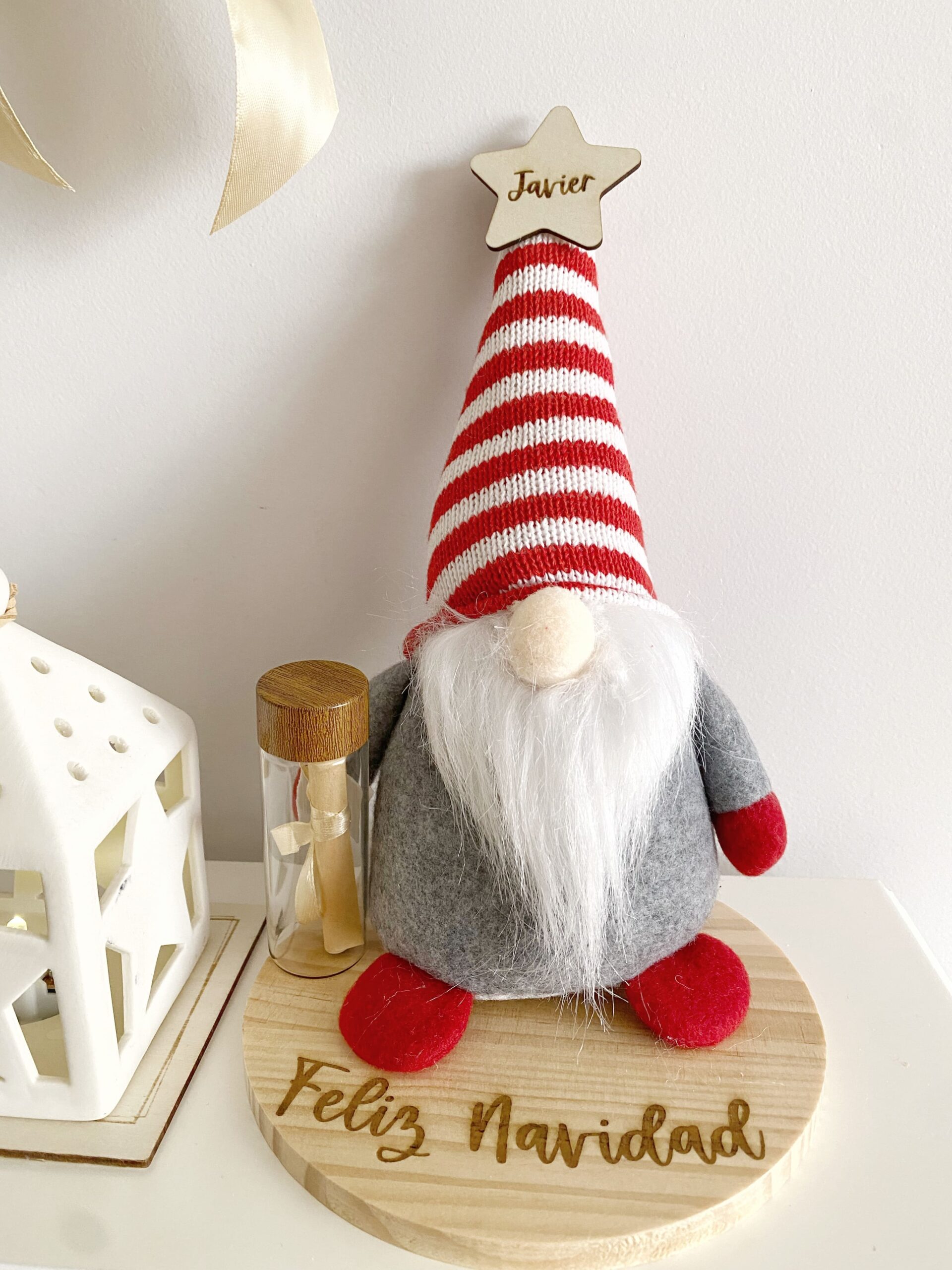 muñeco gnomo con mensaje dentro del bote