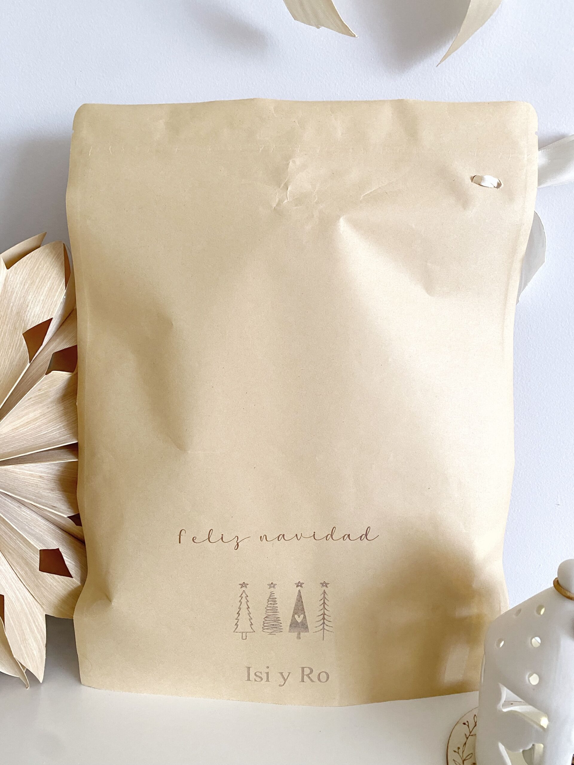 Regalo original de Navidad: tabla de cortar de bambú personalizada con frase y cubierto especial.