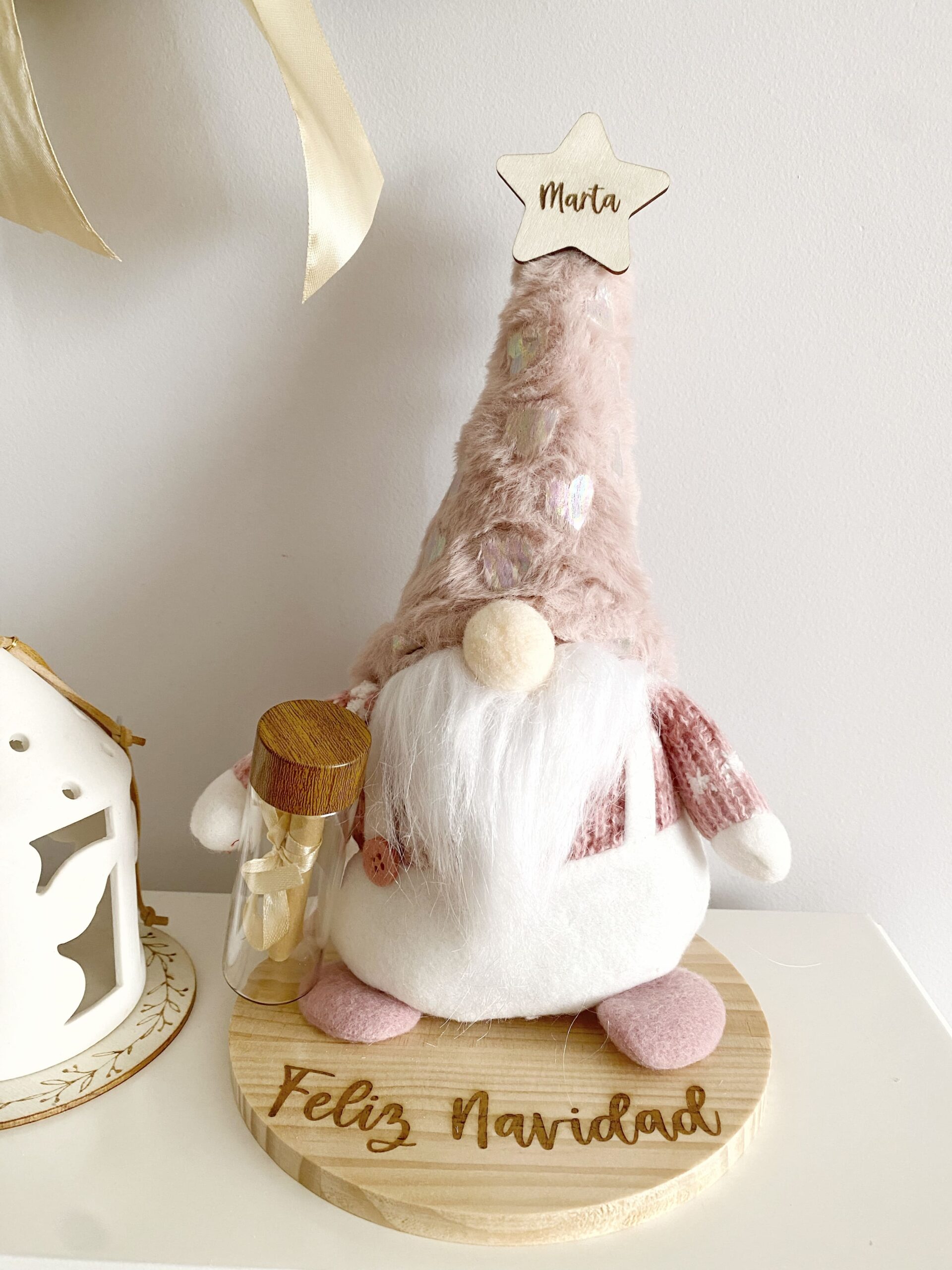 regalo emotivo gnomo de Navidad con nota