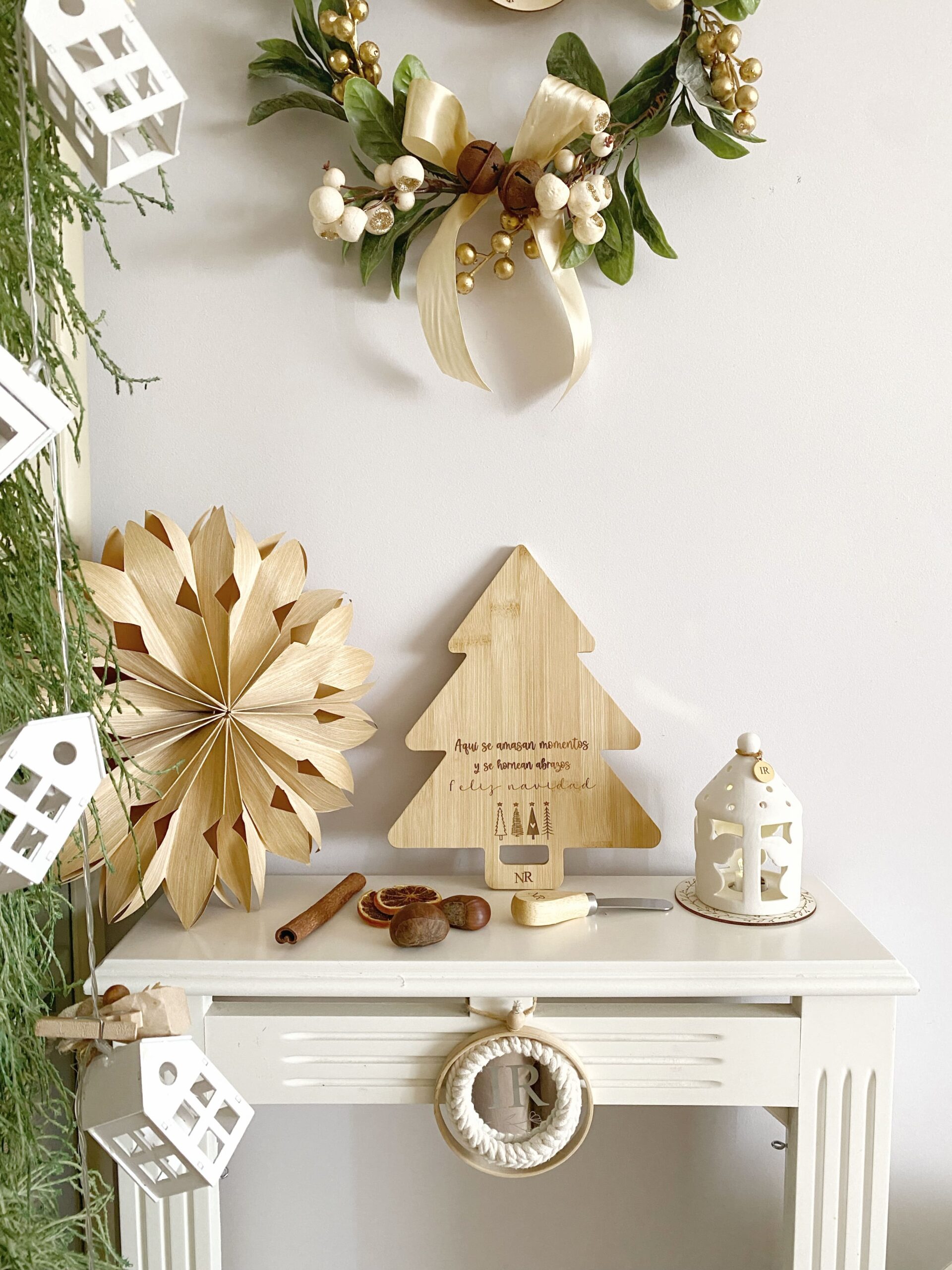 Tabla de bambú con elegante grabado de una frase navideña, perfecta para un regalo familiar de Navidad.