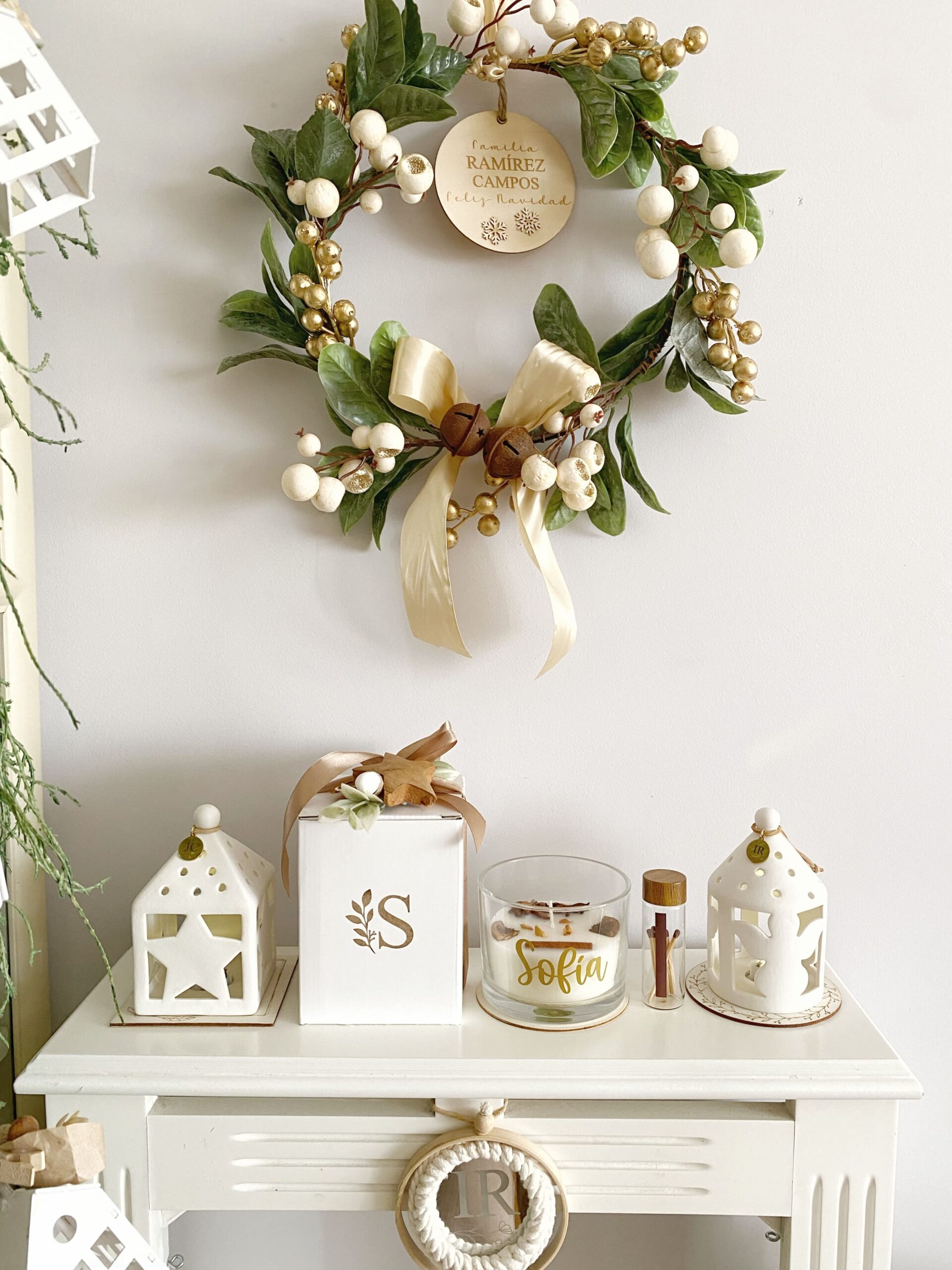 Detalle navideño: vela personalizada con fragancia festiva y caja