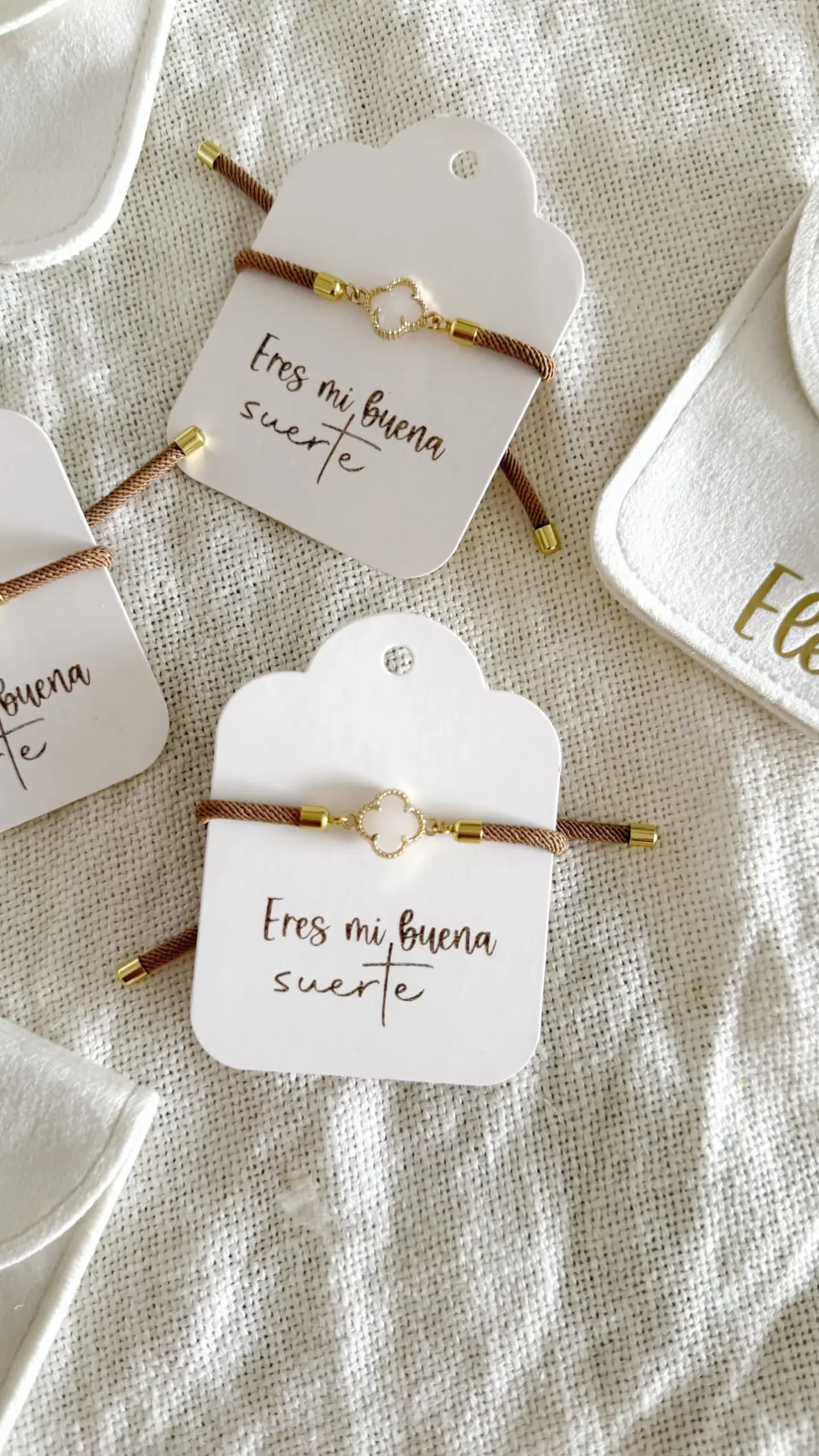 Pulsera de la suerte con cierre ajustable de cordón marrón y tarjeta "Eres mi buena suerte"